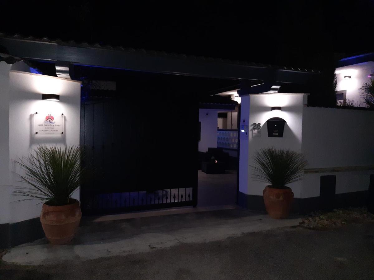 Apple Rooms Rome Airport Fiumicino Exteriör bild Entrance to the museum