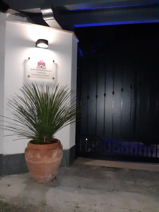Apple Rooms Rome Airport Fiumicino Exteriör bild Entrance to the museum
