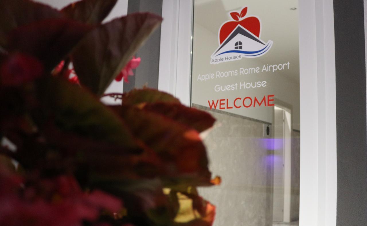 Apple Rooms Rome Airport Fiumicino Exteriör bild The entrance to the airport's guest house