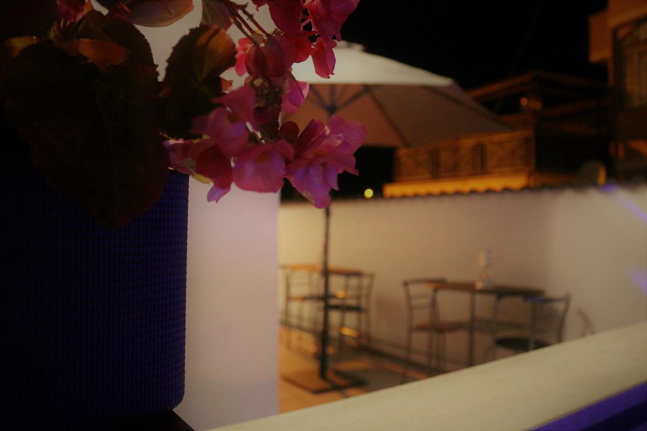 Apple Rooms Rome Airport Fiumicino Exteriör bild A restaurant in the city