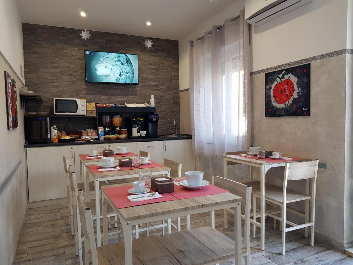 Apple Rooms Rome Airport Fiumicino Exteriör bild Breakfast room